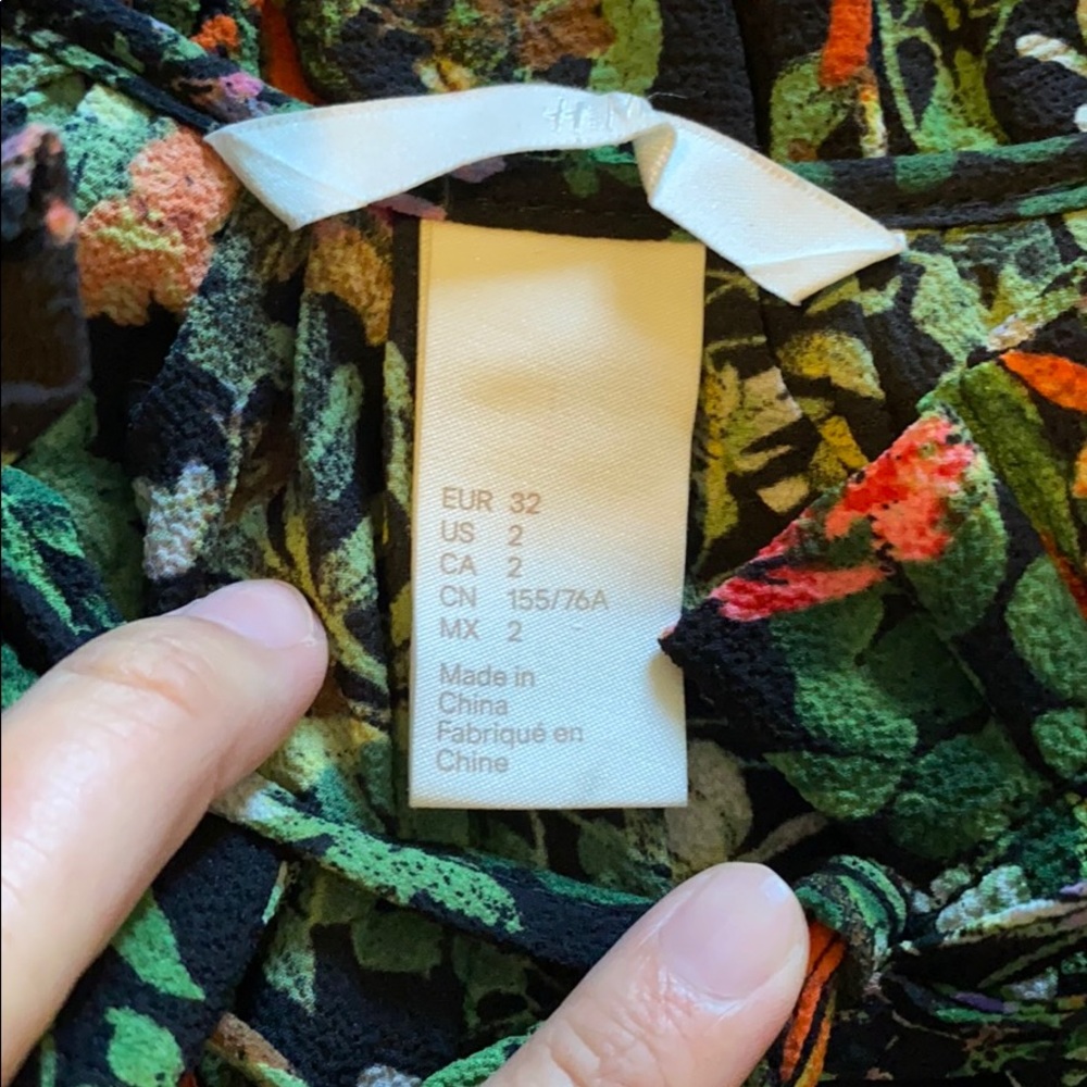 H&M floral tie neck ruffle swing dress in xs - Picture 3 of 7